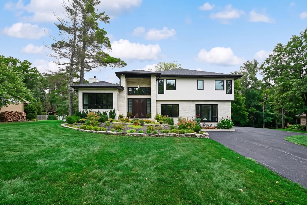 Palos Modern Contemporary Home.jpg
